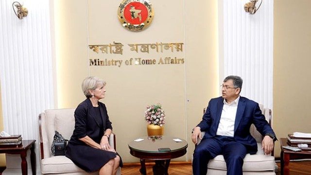রোহিঙ্গা সংকটের টেকসই সমাধানে আন্তর্জাতিক সম্প্রদায়ের আরও সক্রিয় ভূমিকা চান স্বরাষ্ট্রমন্ত্রী